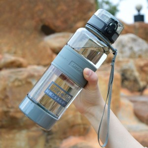 700 ml UZSPACE Hoë kwaliteit Tritan Drinkware Lekbestand Eko-vriendelike pasgemaakte plastiek waterbottel 700 ml BPA-vrye waterbottel