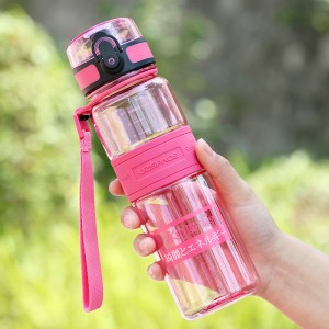 Botella de agua plástica Leakpoof libre de toxinas plástica Tritan de la venta caliente de 500ml UZSPACE