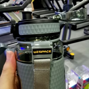 ដបទឹកផ្លាស្ទិច 700ml UZSPACE BPA ឥតគិតថ្លៃជាមួយ Infuser
