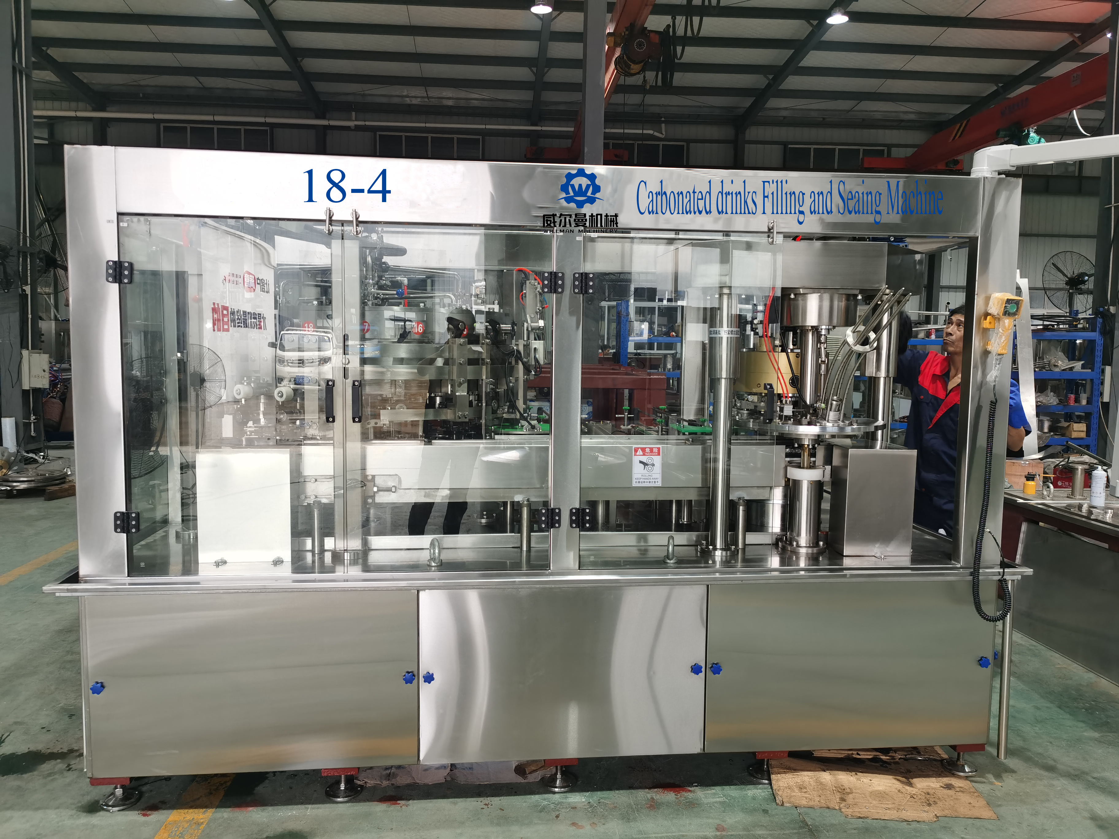 18000 CPH 250 ml / 330 ml / 500 ML Puszka aluminiowa napoje gazowane Linia produkcyjna maszyny do napełniania i zamykania