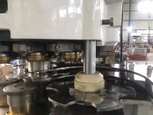 Търговия на едро OEM/ODM промишлена високоскоростна автоматична машина за запечатване на алуминиеви кутии