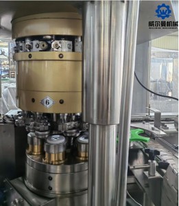 मोठ्या सवलतीत स्वयंचलित पेट कॅन/ॲल्युमिनियम टिन कॅन पाणी/रस/कार्बोनेटेड पेय फिलिंग सीलिंग मशीन