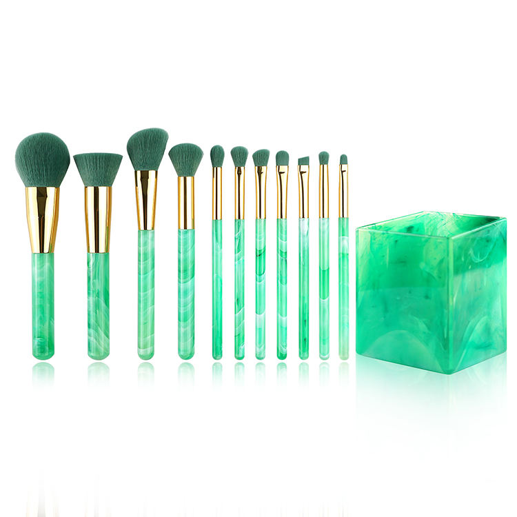 Nuovo kit di pennelli per trucco verde giada personalizzato 11 pezzi Set di pennelli per ombretti per fard in polvere per capelli vegan premium