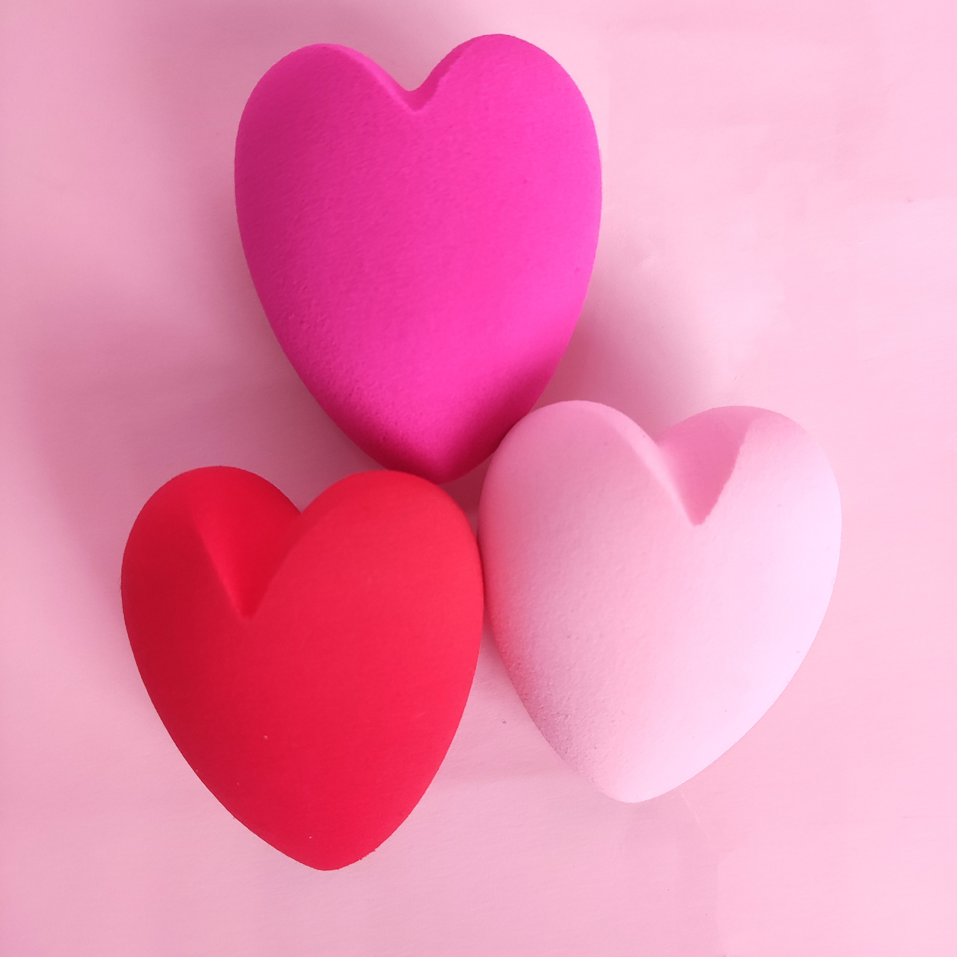 Uusi 3D Love sydämen muotoinen ruusunpunainen ei-lateksi meikkisienet Soft Foundation Powder Beauty Blender sieni