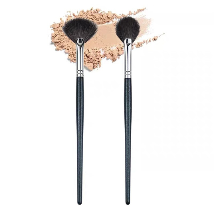 OEM Highlighter Fan Brush with synthetic hair 
