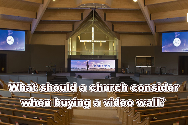 Mitä kirkon tulee ottaa huomioon videoseinää ostaessaan?