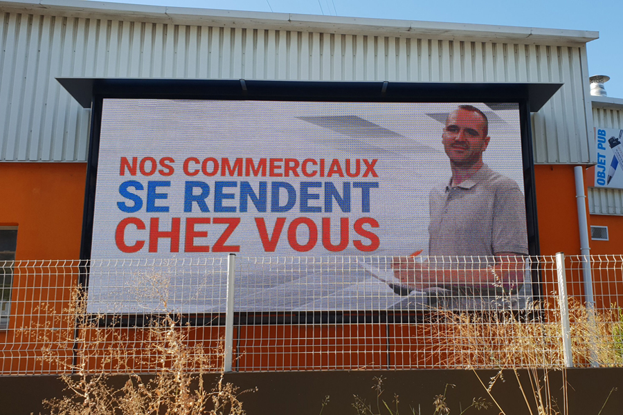 34 m² großes P8-LED-Display in Frankreich