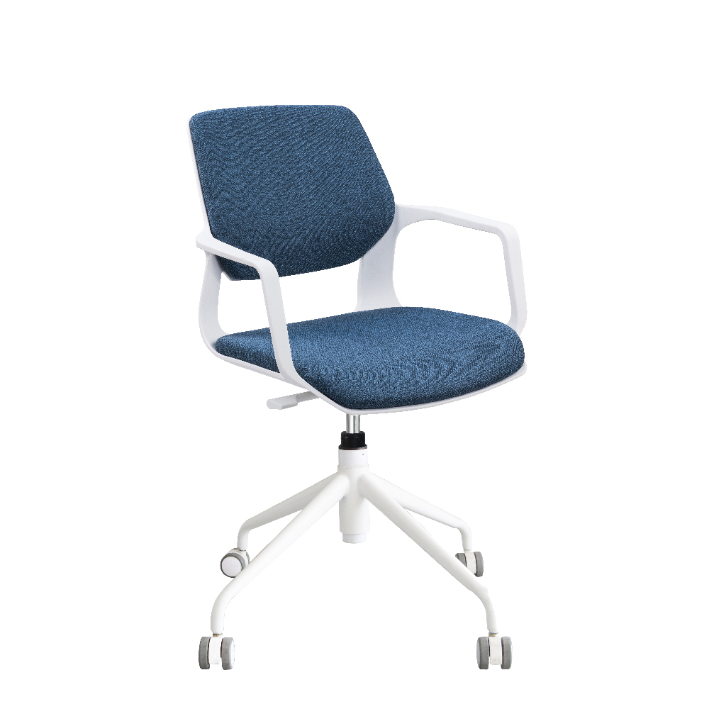 Obrotowe krzesło biurowe w kolorze białym