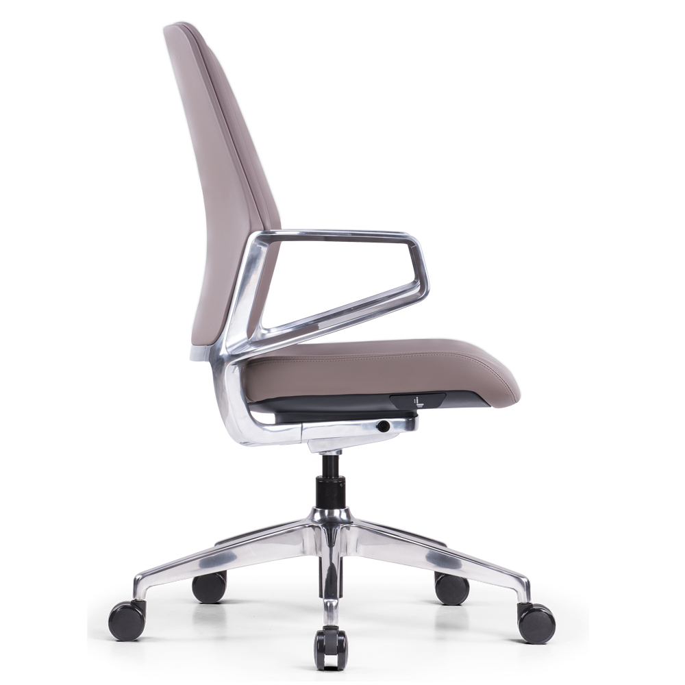 Cadeira de escritório em couro marrom