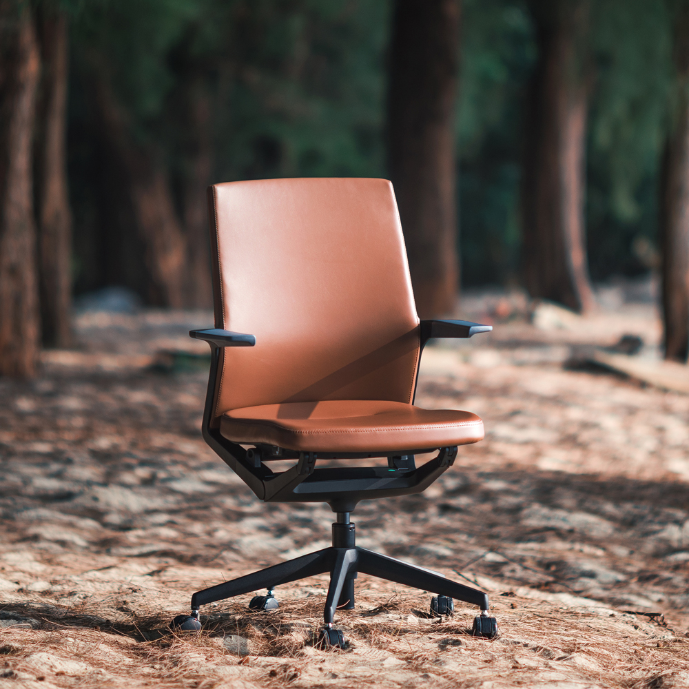 Silla ergonómica de cuero para tareas informáticas de diseño de lujo Bifma, silla para sala de conferencias de oficina