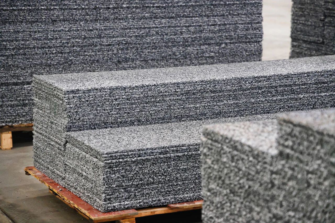 What materials are suitable for aluminum foam?