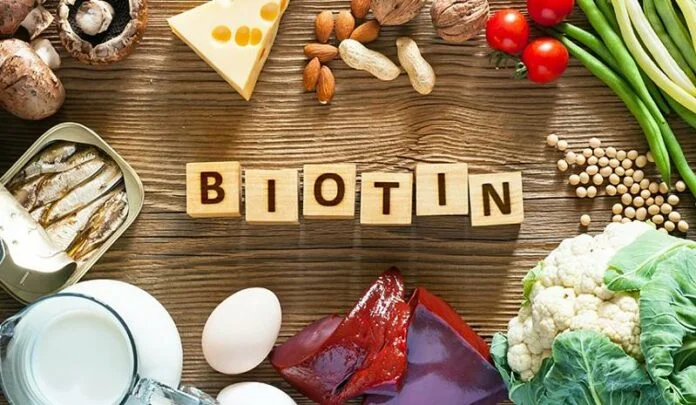 Biotin ဖြည့်စွက်စာများအတွက် နောက်ဆုံးလမ်းညွှန်- သောက်သုံးမှု၊ အကျိုးကျေးဇူးများနှင့် ဆံပင်ကြီးထွားမှုအတွက် အကောင်းဆုံး ထုတ်ကုန်များ