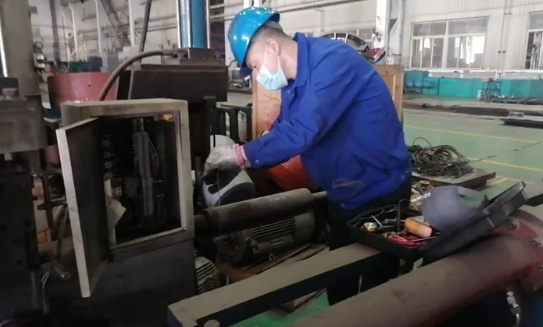 The Enterprise Standard-Bearer of Manufacturing Department Equipment Maintenance Section Yang Yijun