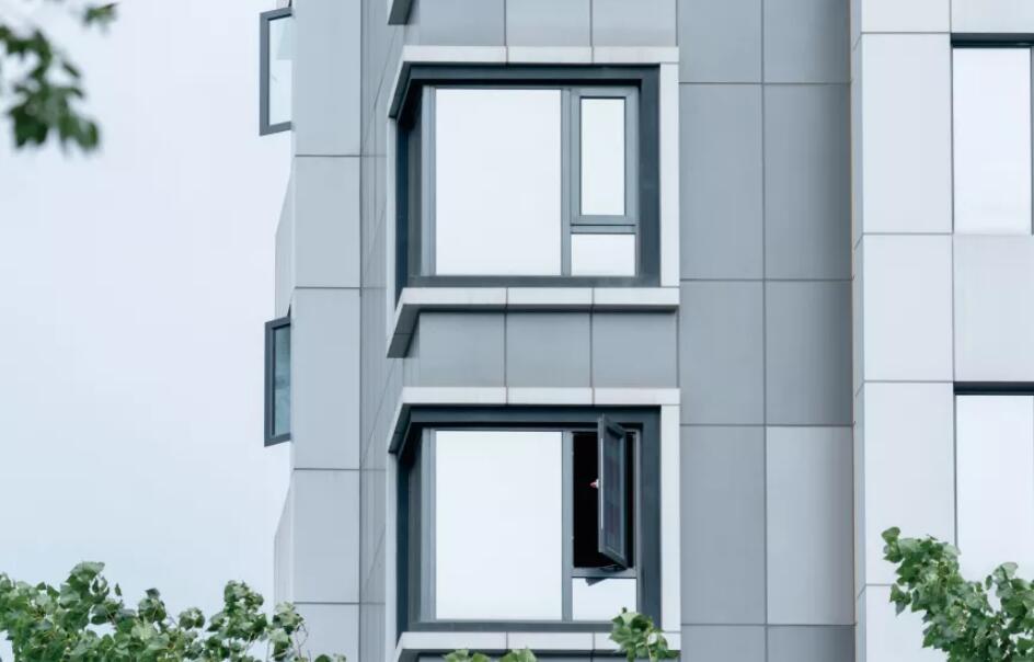 Fenster und Türen aus Aluminiumglas mit thermischer Trennung, doppelt verglaste Aluminium-Flügelfenster