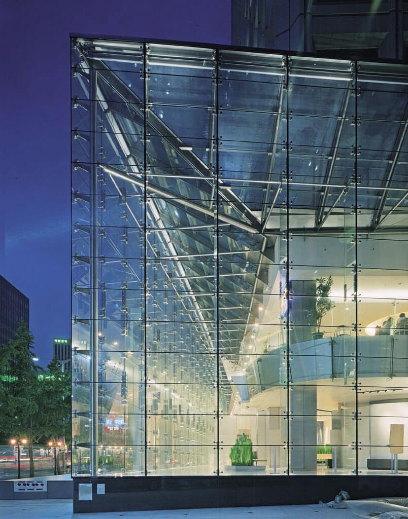 Application of glass curtain wall in design