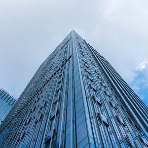 Skyscrape чаҳорчӯбаи алюминийи обногузар Системаи сохтории дучандон шишабандии системаи девори пардаҳои шишагин