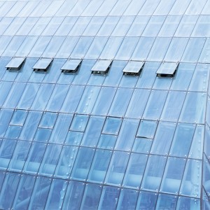 Stikla aizkaru siena ar Low-E dubultstiklojuma logu komercēkai