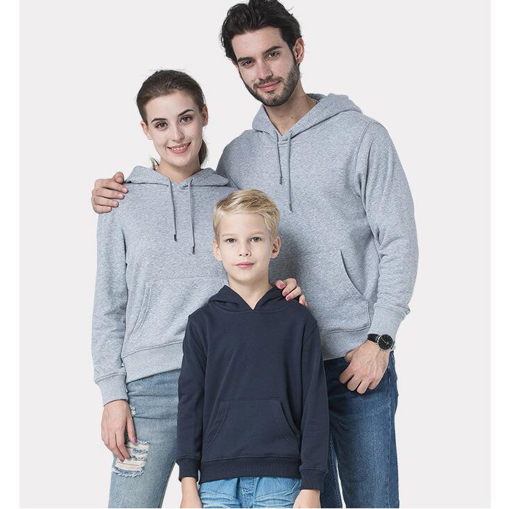 Volwassenen en kinderen met dezelfde hoodie-aanpassing