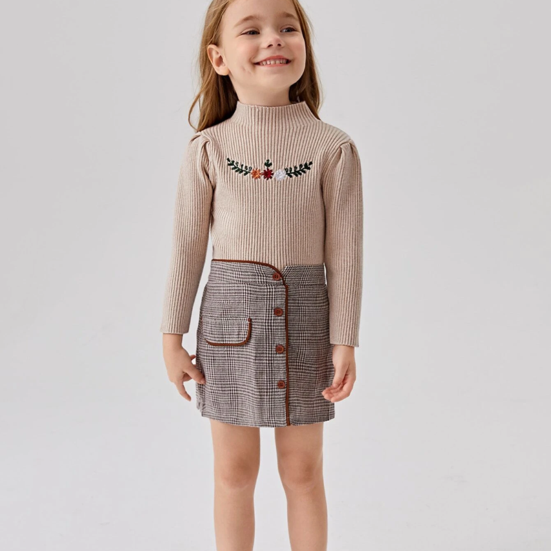 Girls' embroidered long-sleeved wool sweater customization