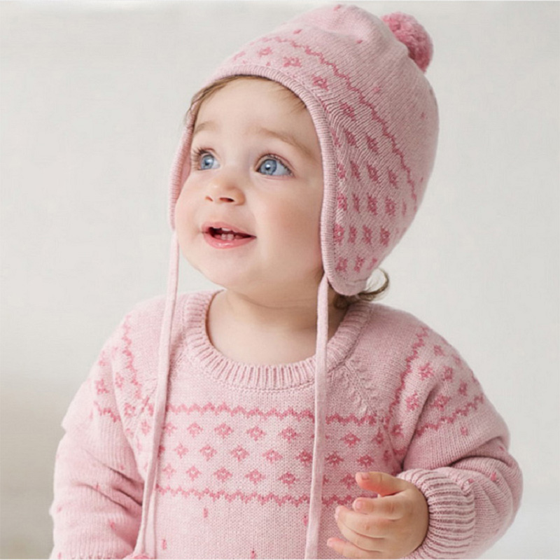 Pull tricoté pour enfants avec trois pièces bonnet, écharpe et gant