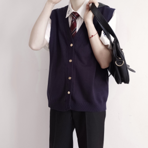 Prispôsobenie svetra školskej uniformy