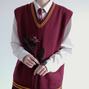 Прилагођавање џемпера школске униформе