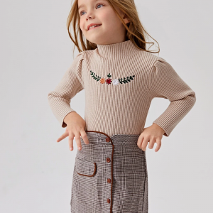 Girls’ embroidered long-sleeved wool sweater customization