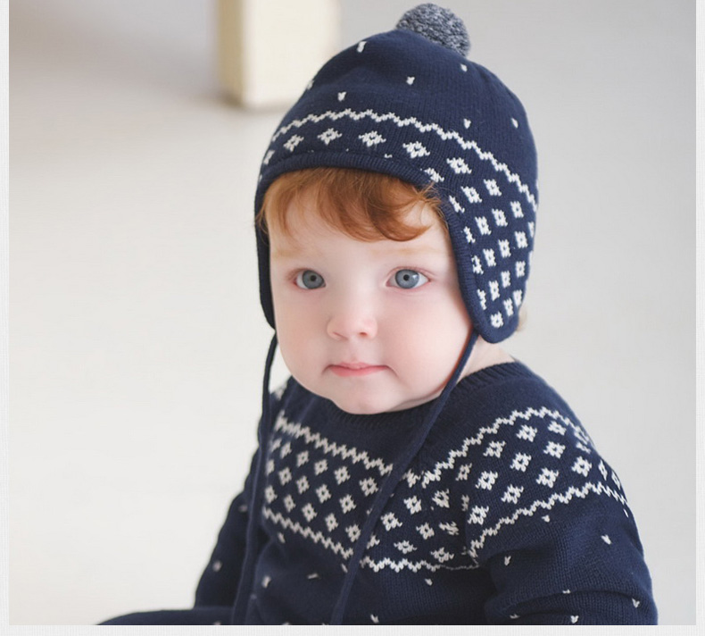 Kinders se gebreide trui met drie-stuk hoed, serp & handskoen-3