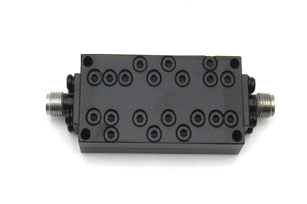 LC-фильтр верхних частот, работающий в диапазоне 6–18 ГГц JX-HPF1-6G18G-50S