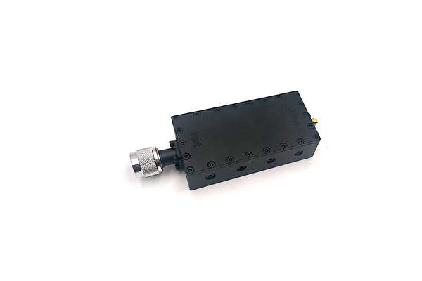 Filtr pasmowo-przepustowy wnękowy działający w zakresie 1080–1100 MHz JX-CF1-1080M1100M-40NS