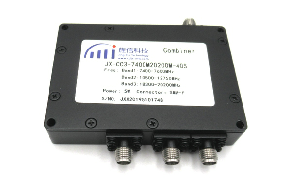 Connecteur SMA-F de combinateur de cavité de 3 manières 7400-20200 MHz faible perte d'insertion petit Volume JX-CC3-7400M20200M-40S
