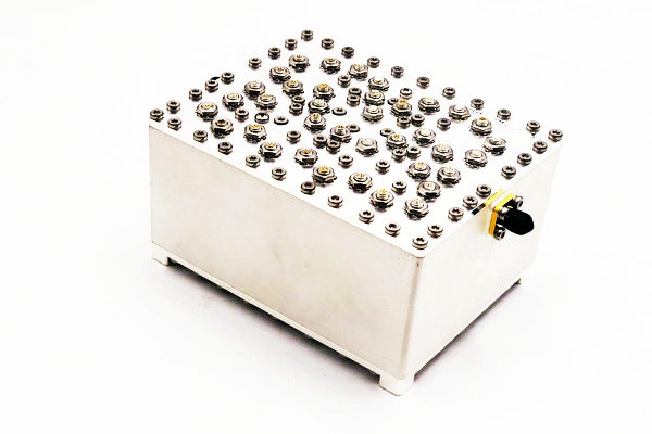 5-портовый резонаторный сумматор, работающий в диапазоне 832–2570 МГц JX-CC5-832M2570M-45S1
