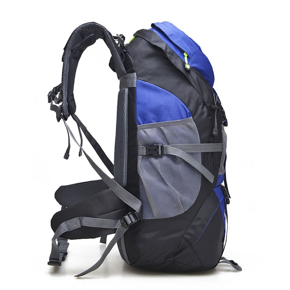 Outdoorový cestovný ruksak (3)