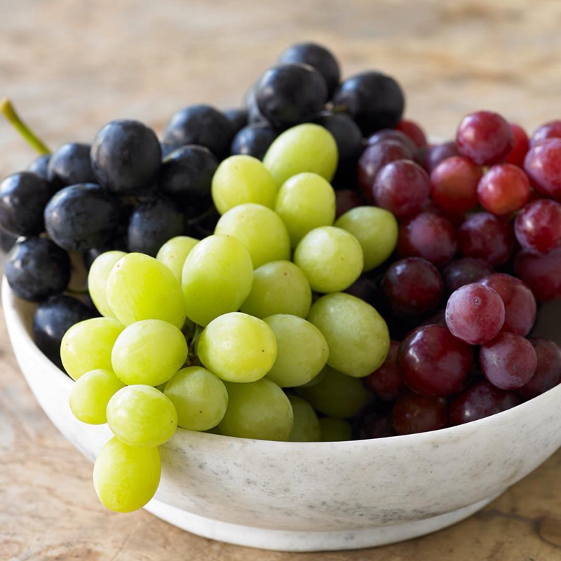 Zaļie garšīgie vīnogu augļi pārdošanai vairumā gadījumu
