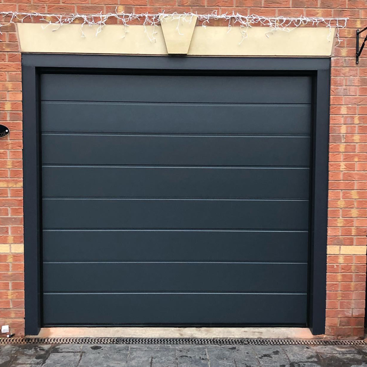 Portas de garagem com painel nivelado Design clássico de porta de garagem