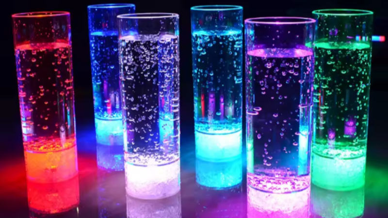 What are the advantages of using LED glow juice cups?