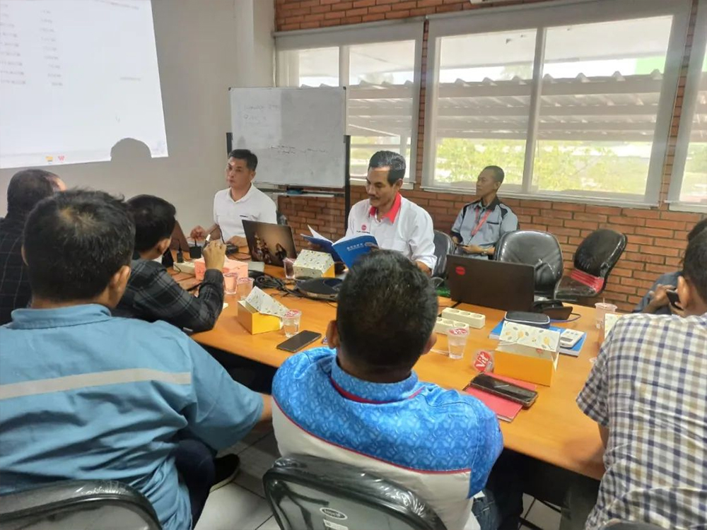 Creating Value through Service, Elevating Skills through Training SINOMACH-Hi International Equipment Conducts Product and Service Training for Key Agents in Singapore and Indonesia (5)bw0