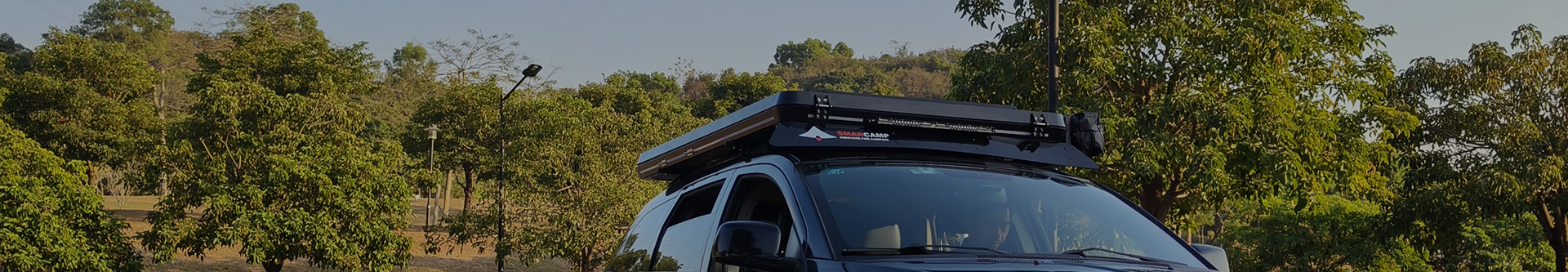 Hard Shell Rooftop Tent With SkyLight, Sunroof Entrance, Desk