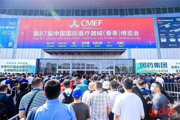 CMEF Sunstone’s exhibition booth is crowded with customers