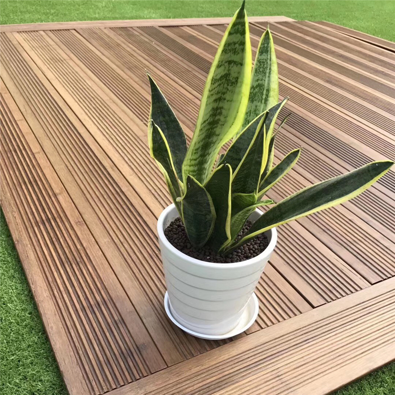 Plancher en bambou Moso de couleur claire pour terrasse extérieure antidérapante