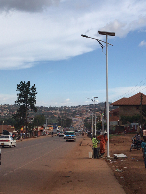 Сонечны вулічны ліхтар раздзельнага тыпу ва Угандзе