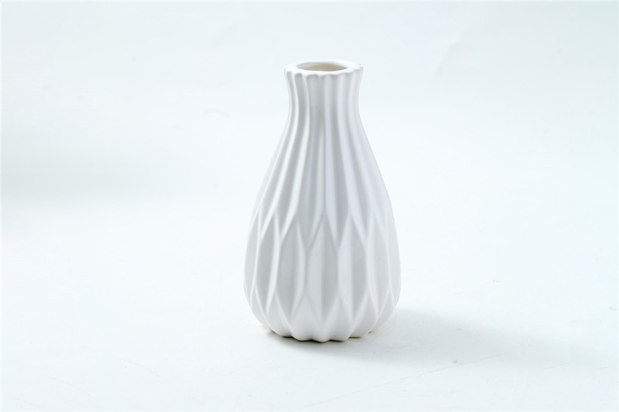Classic White Ceramic Vase: Versatile Home Accent