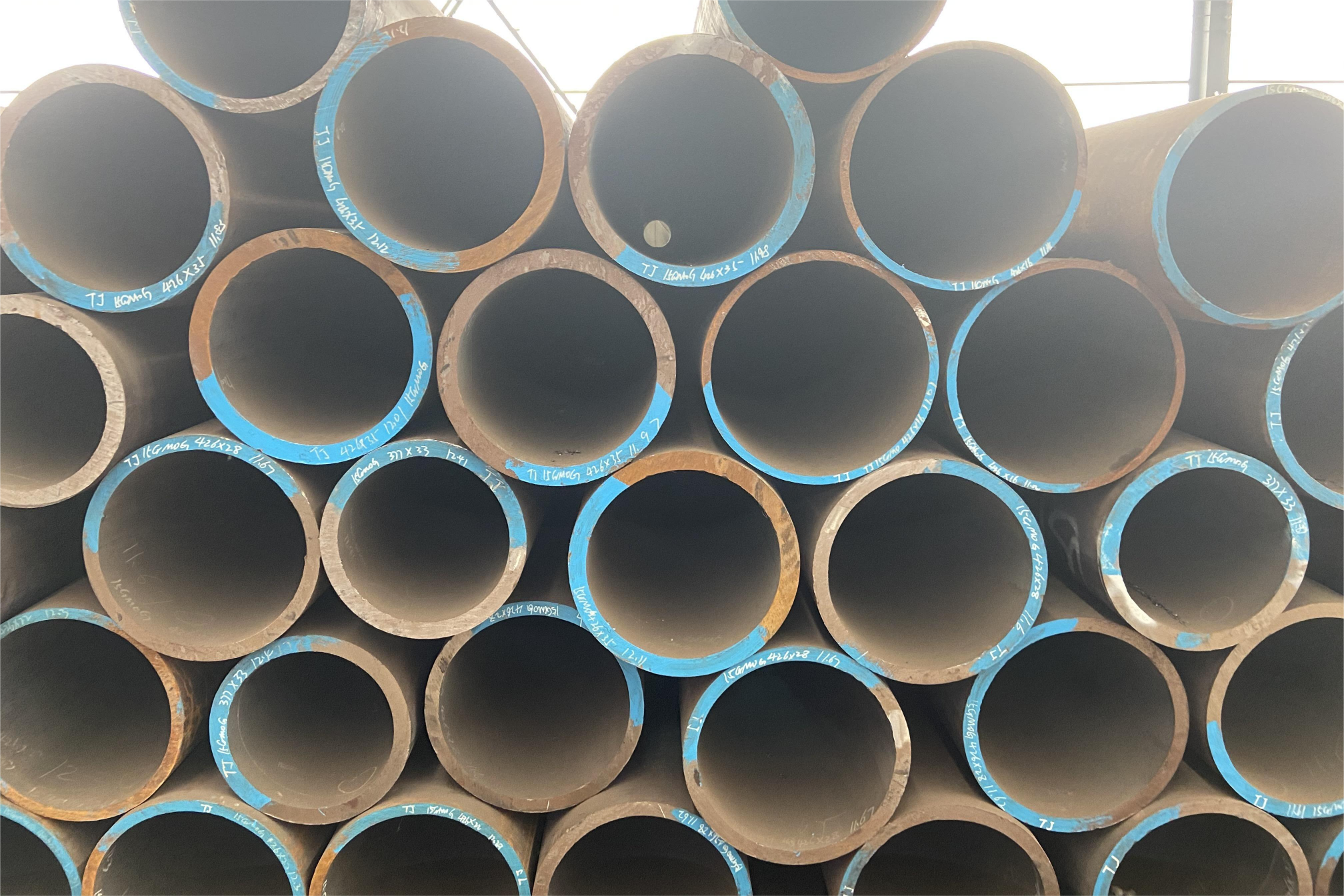 Alloy seamless steel pipe material