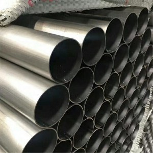 Seamless steel tubes for conveying fluids
