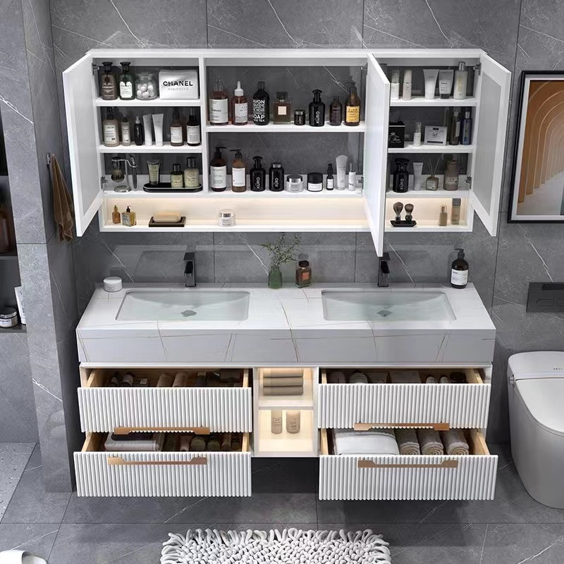 Bathroom cabinet with adjustable space to meet per003xzr