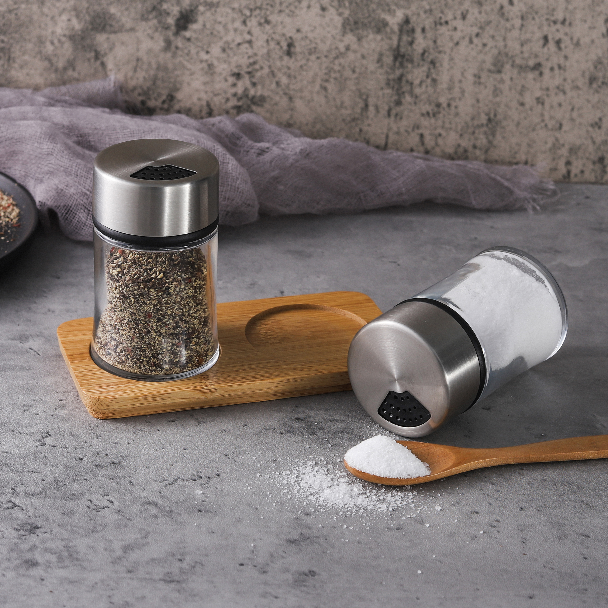 Bulk Sale Salt And Pepper Shaker Set with Bamboo Base