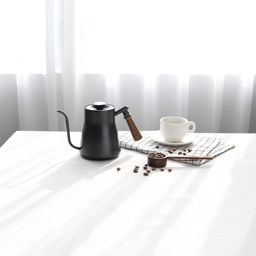 Všestranná nerezová kanvica s husím krkom na prelievanie kávy a čaju