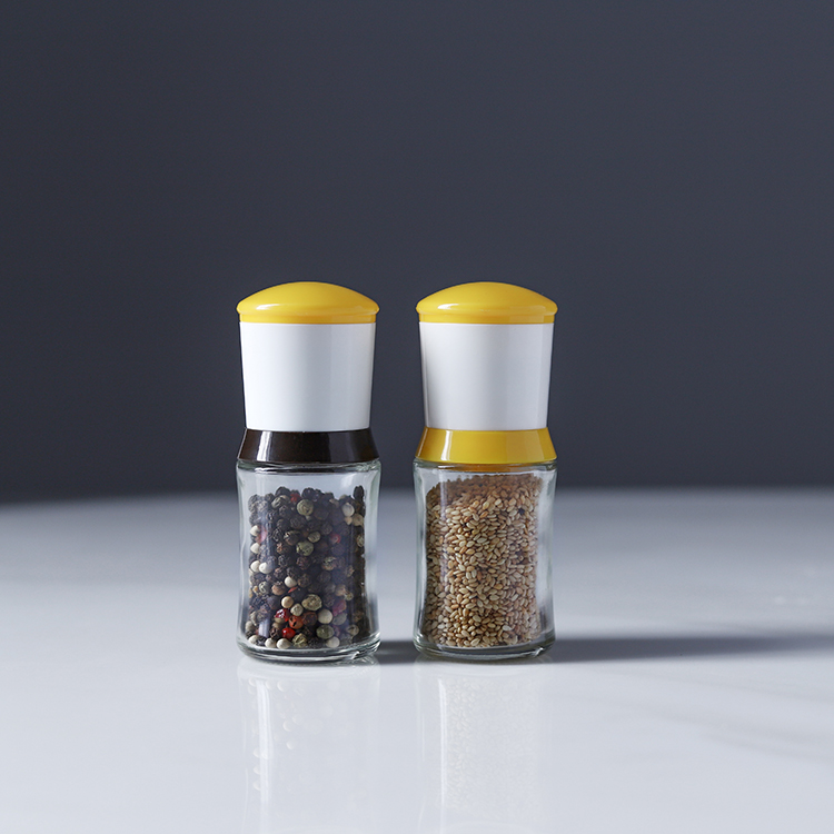 Barvit mlinček za sol in poper s steklenim kozarcem