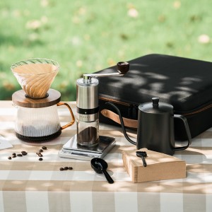 Portable Travel Coffee Gift Set nga adunay Manual Grinder