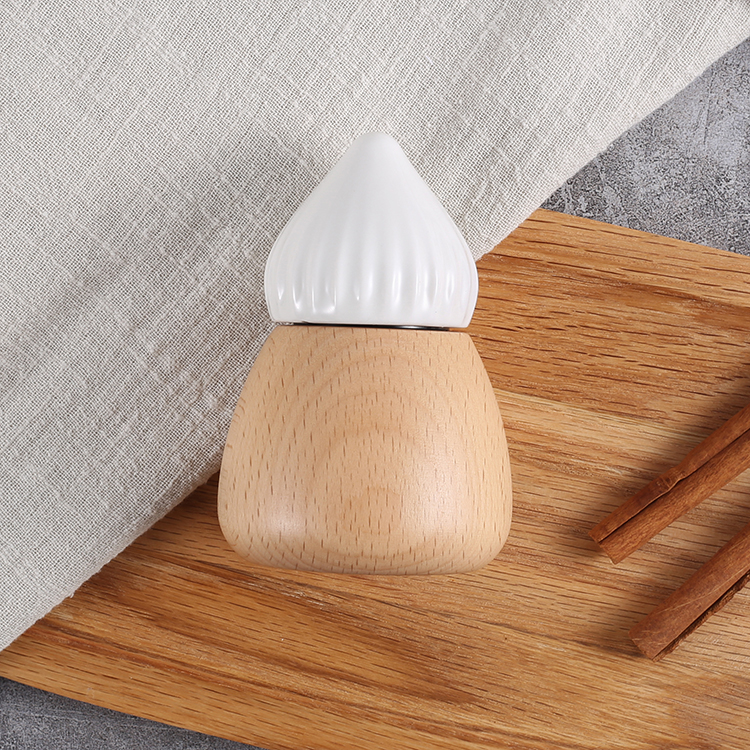 Kompakten lesen mlinček za sol s keramičnim brusom1